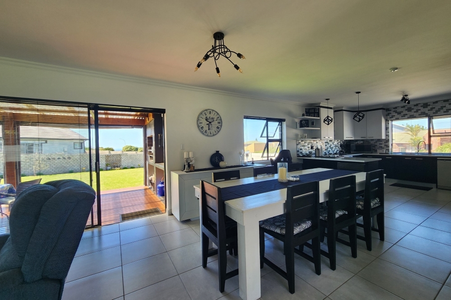3 Bedroom Property for Sale in Wavecrest Eastern Cape